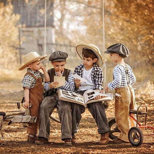 500조각 직소퍼즐 - 그네에 앉아 앨범을 보는 아이들